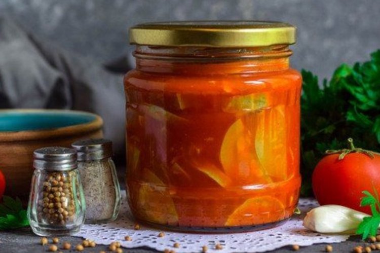 8 чудових рецептів кабачків з кетчупом чилі на зиму