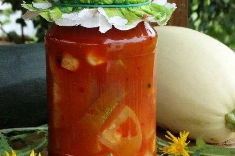 8 чудових рецептів кабачків з кетчупом чилі на зиму