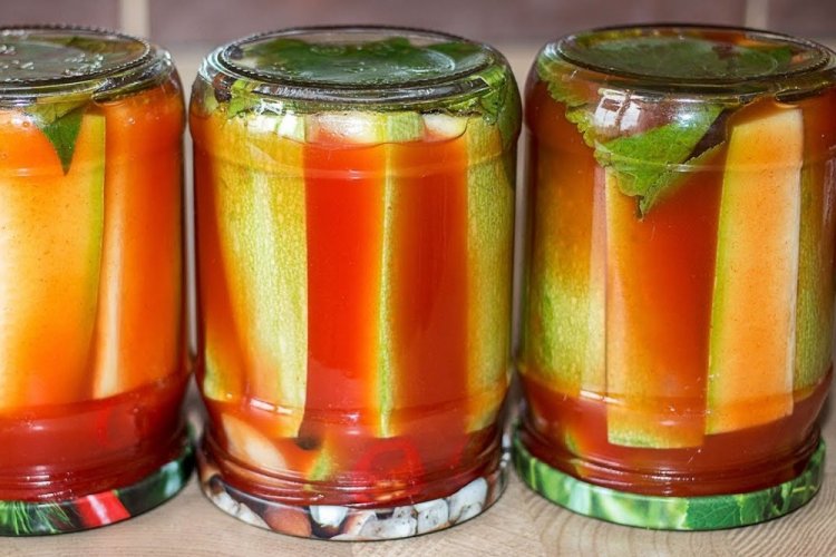 8 чудових рецептів кабачків з кетчупом чилі на зиму