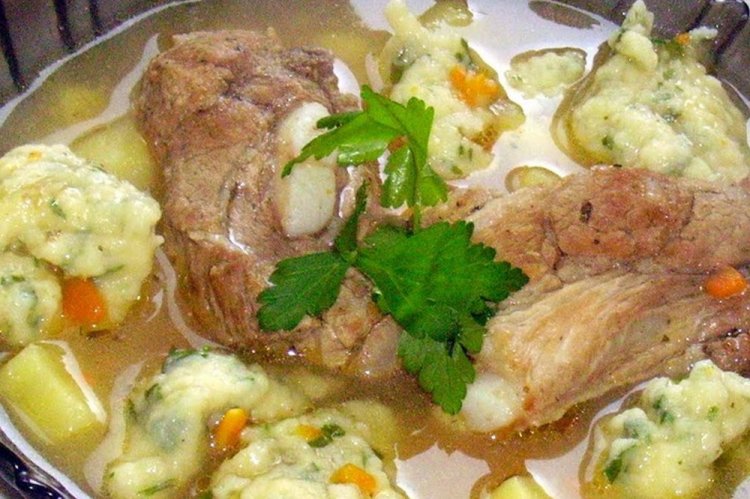 12 простих і ситних супів зі свинячих реберець