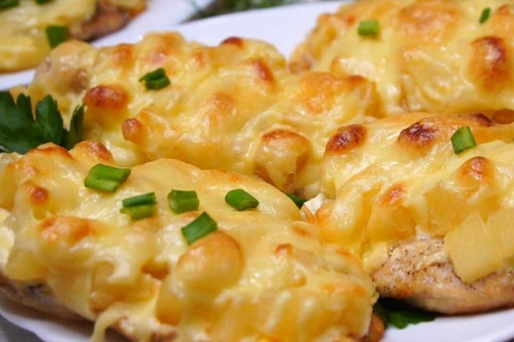 20 рецептів курки з ананасами в духовці, щоб порадувати сім'ю