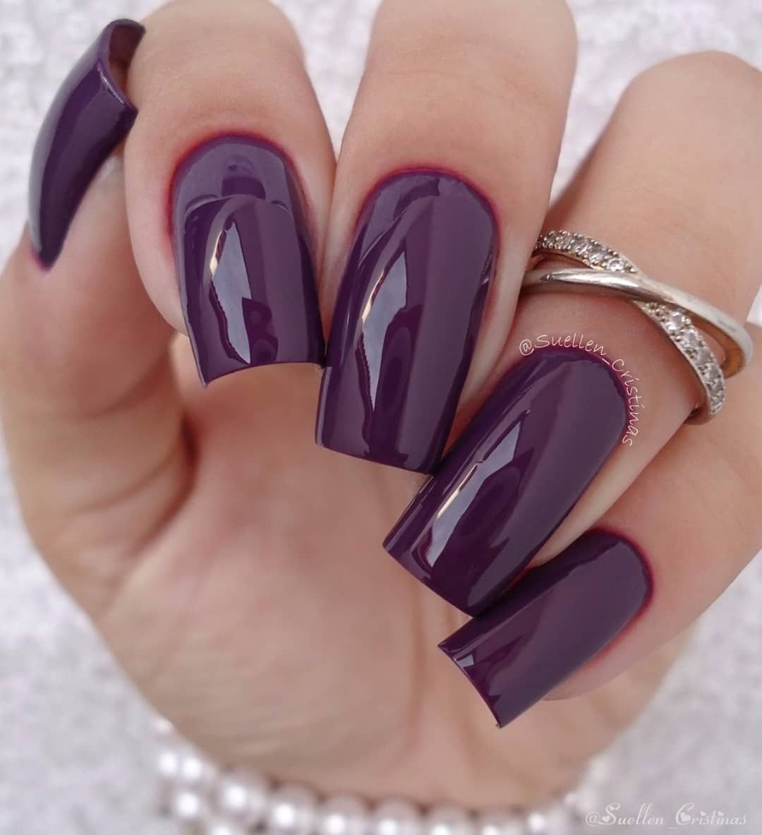 Темеофіолетовий манікюр