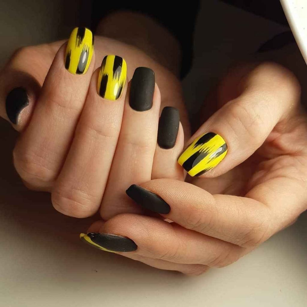 Чорно-жовті нігті