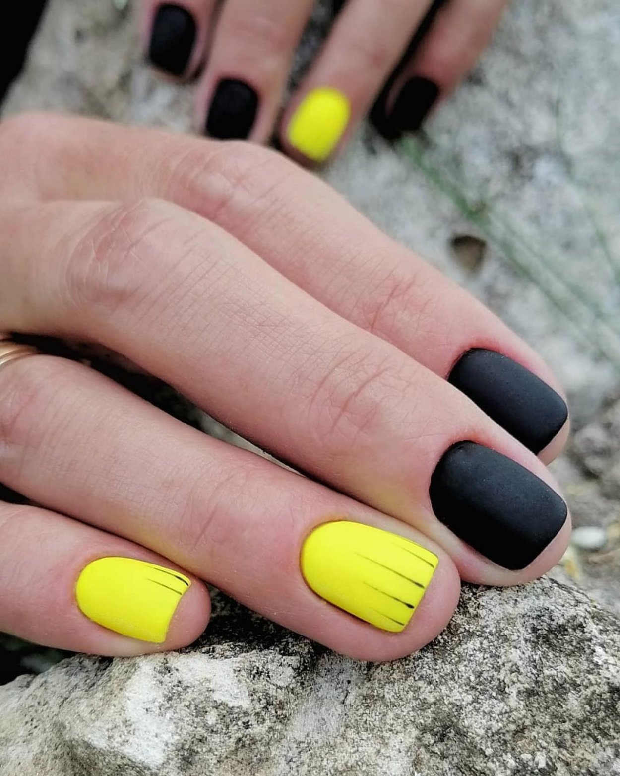 Жовтий чорний манікюр - 63 фото