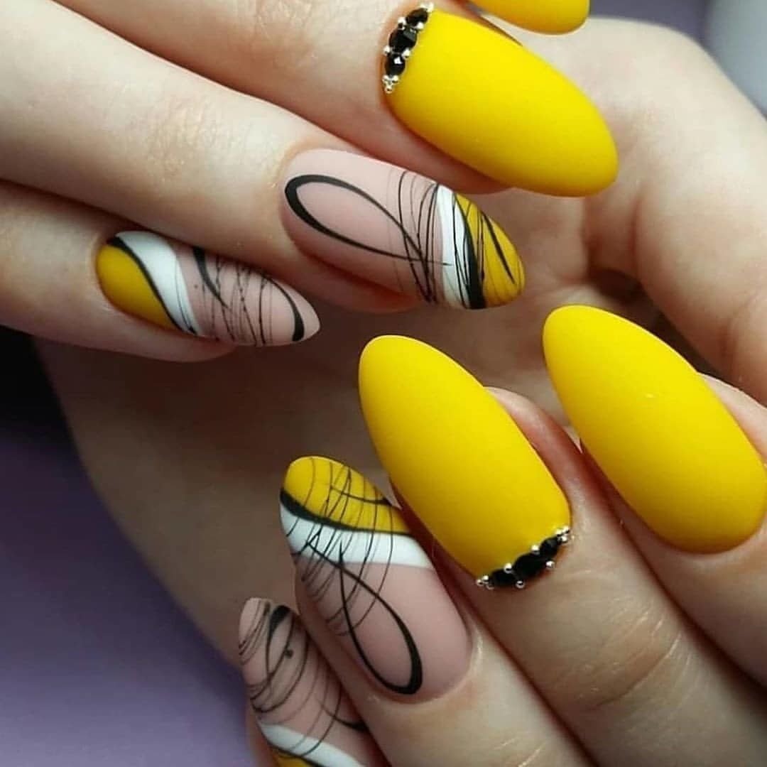 Манікюр чорно-жовтий