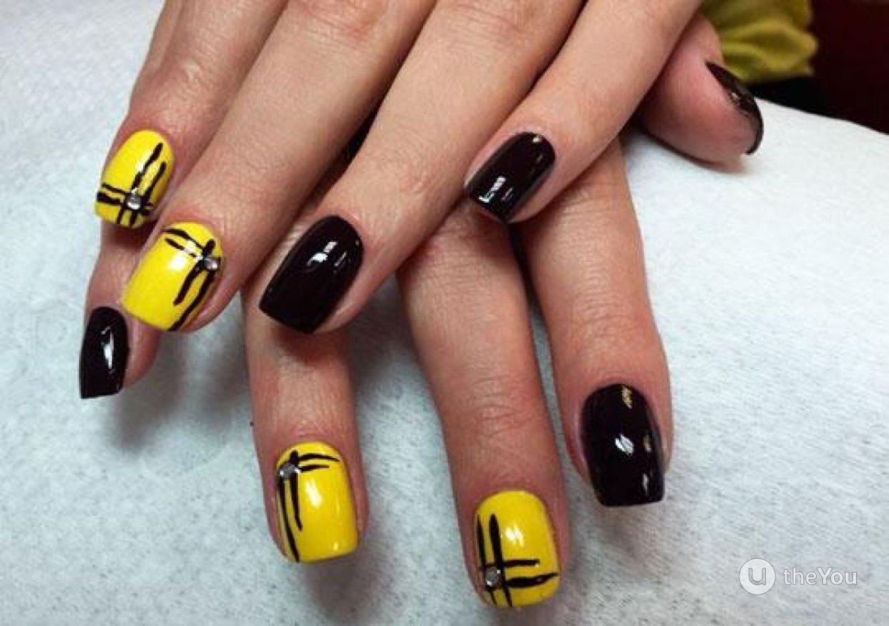 Манікюр гель лак чорний з жовтими