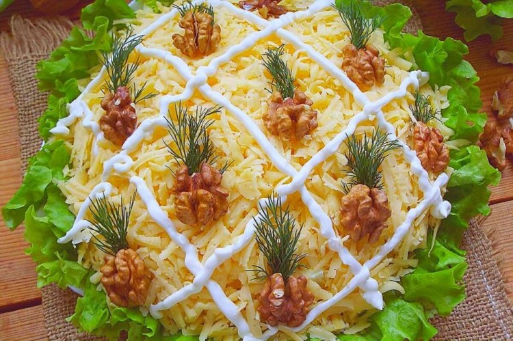 12 листкових салатів з копченою куркою для тих, хто любить смачно поїсти