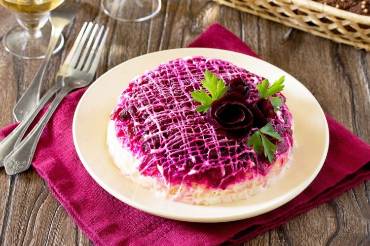 15 найкращих радянських салатів на святковий стіл