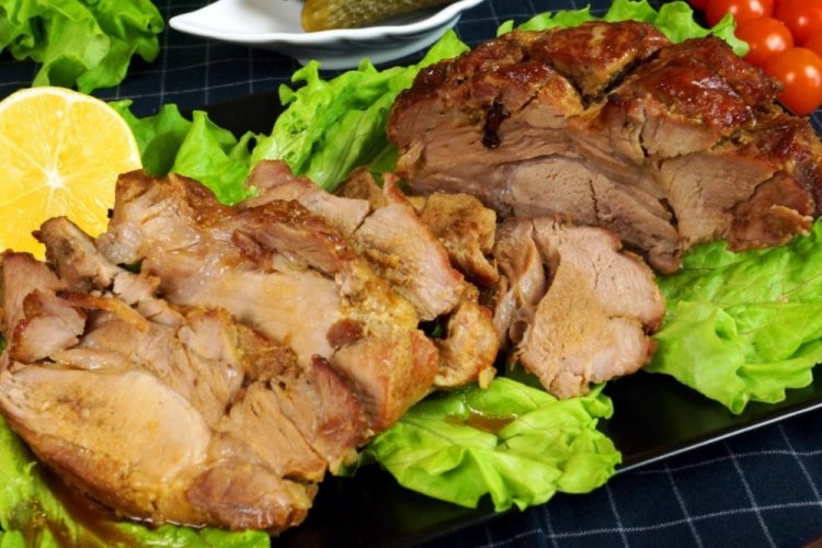 Свиняча шия в духовці: 12 рецептів до свята та на кожен день