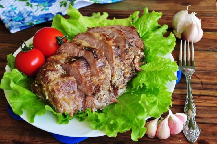 Свиняча шия в духовці: 12 рецептів до свята та на кожен день