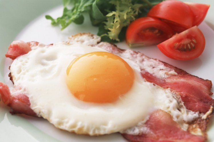 Сніданки з беконом: 20 найсмачніших рецептів на кожен день