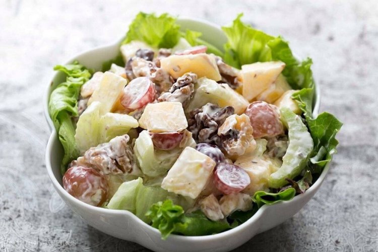 15 салатів з селери та яблуком, які порадують своїм смаком