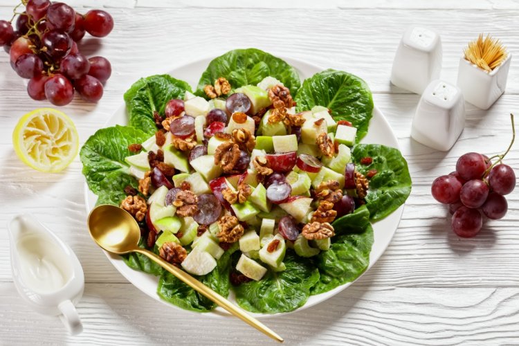 15 салатів з селери та яблуком, які порадують своїм смаком