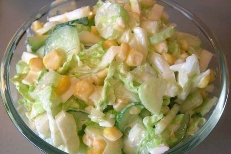 15 салатів з селери та яблуком, які порадують своїм смаком