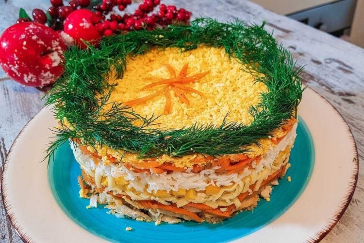 15 листкових салатів з корейською морквою, які варто приготувати