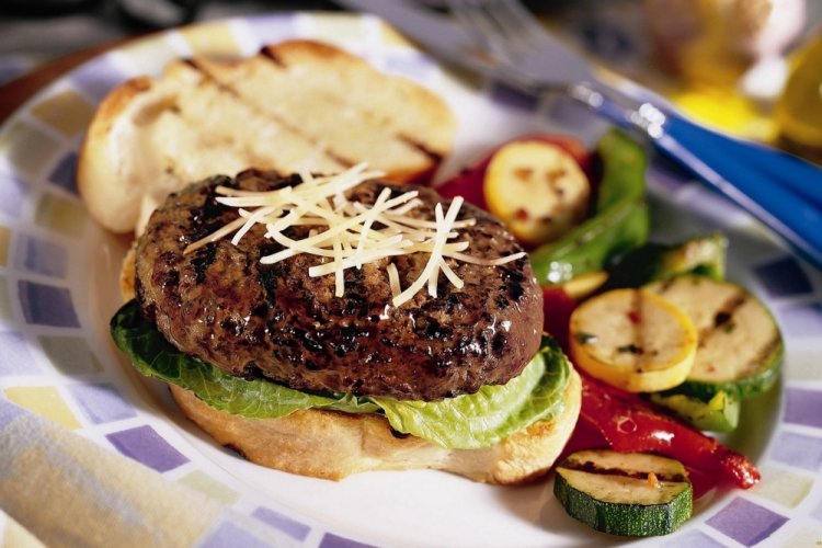 Котлети для бургерів: 15 найкращих рецептів у домашніх умовах