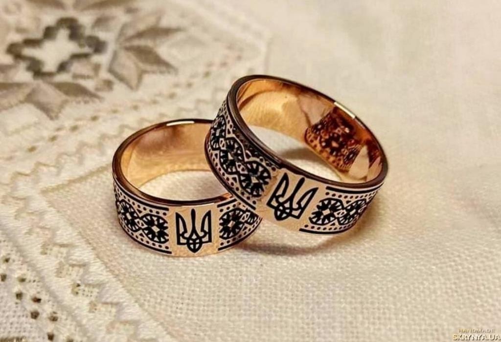 Обручка та весілля: Чи можна носити обручку до весілля за повір’ями.