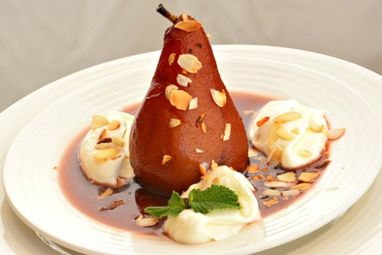 20 десертів із груші, перед якими складно встояти