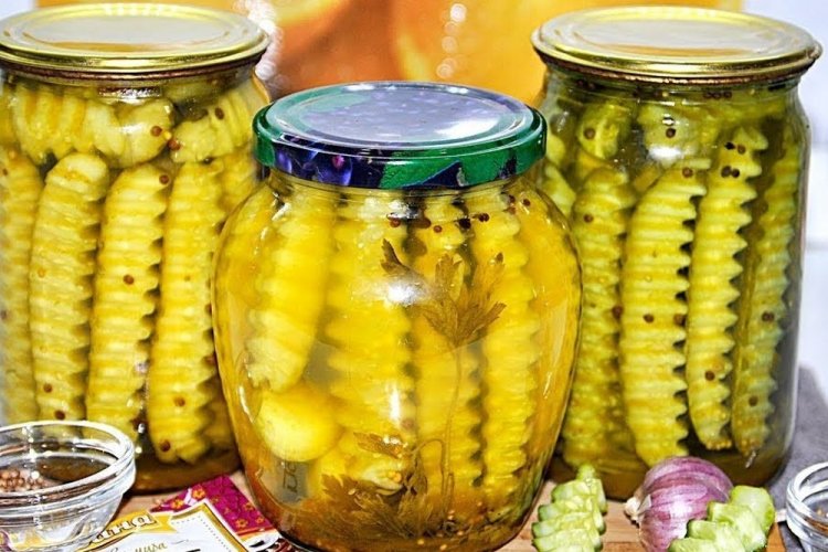 Огірки з куркумою на зиму: 8 чудових рецептів