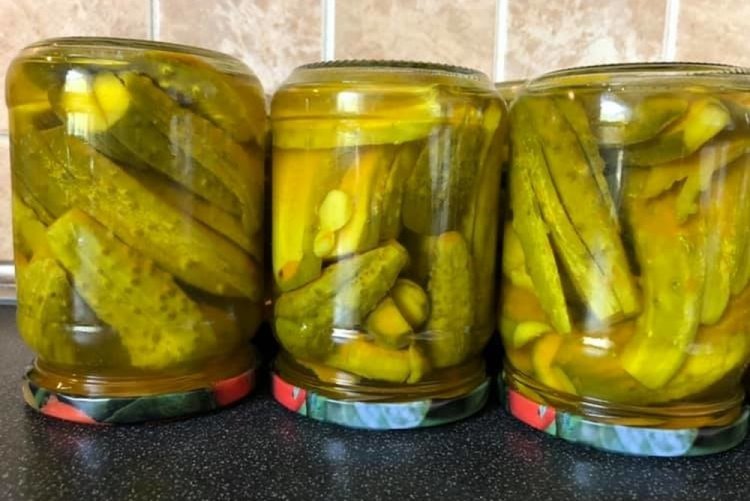 Огірки з куркумою на зиму: 8 чудових рецептів