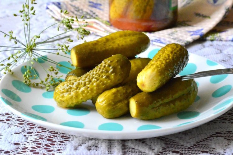 Огірки з куркумою на зиму: 8 чудових рецептів