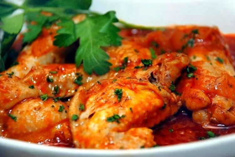 15 швидких рецептів курки у томатному соусі