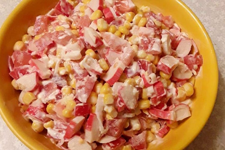 ПП салати з крабовими паличками: 15 чудових рецептів