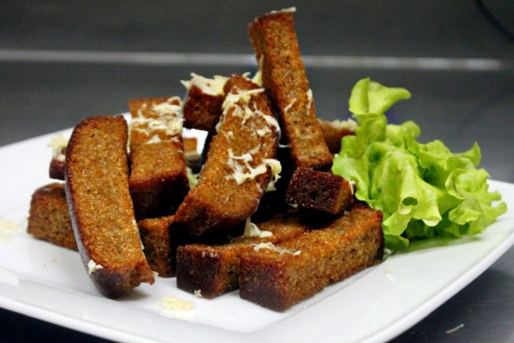 Сухарики у духовці: 20 рецептів, перед якими неможливо встояти