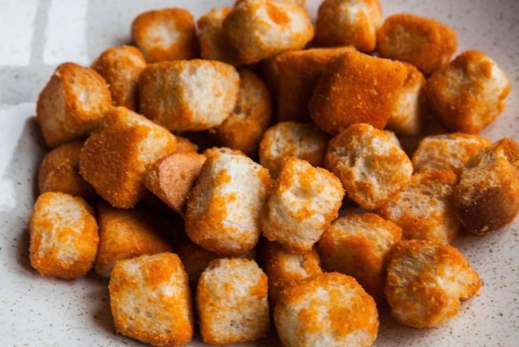 Сухарики у духовці: 20 рецептів, перед якими неможливо встояти