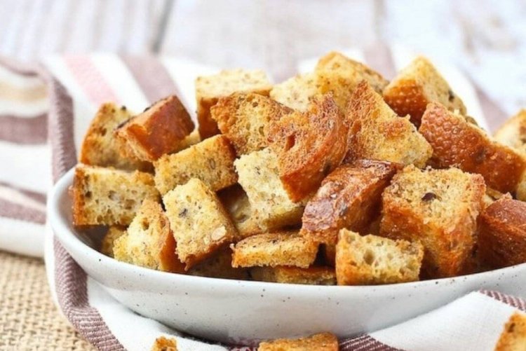 Сухарики у духовці: 20 рецептів, перед якими неможливо встояти