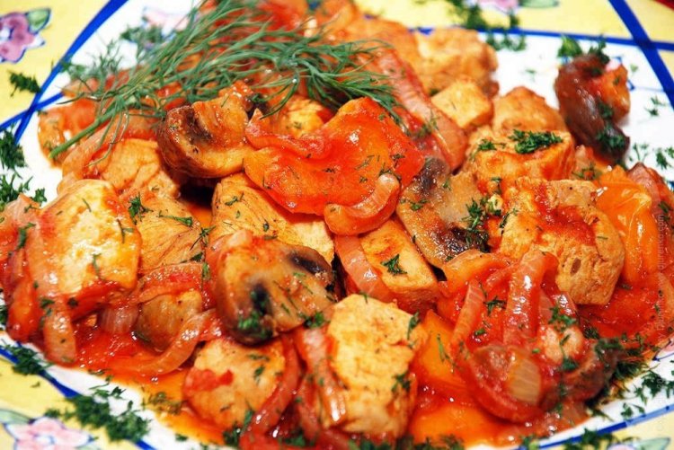 15 незрівнянних рецептів курки з грибами на сковороді