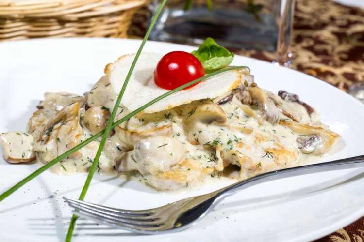 15 незрівнянних рецептів курки з грибами на сковороді