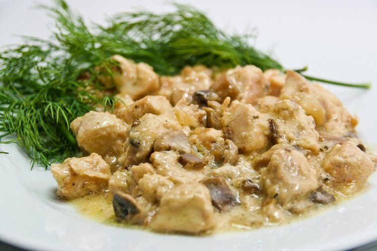 15 незрівнянних рецептів курки з грибами на сковороді