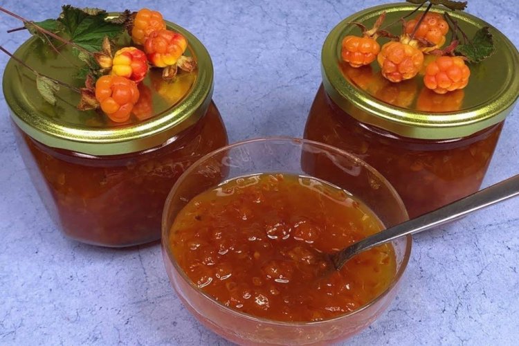 Морошка на зиму: 12 найкращих рецептів та способів приготування