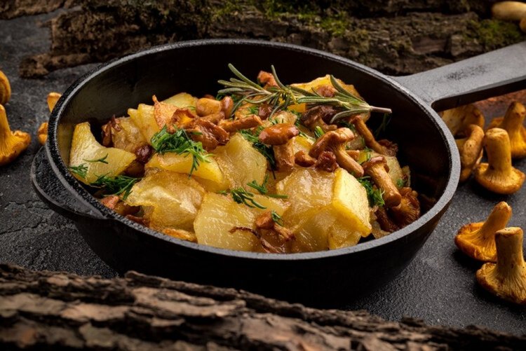 8 простих рецептів смаженої картоплі з лисичками на сковороді