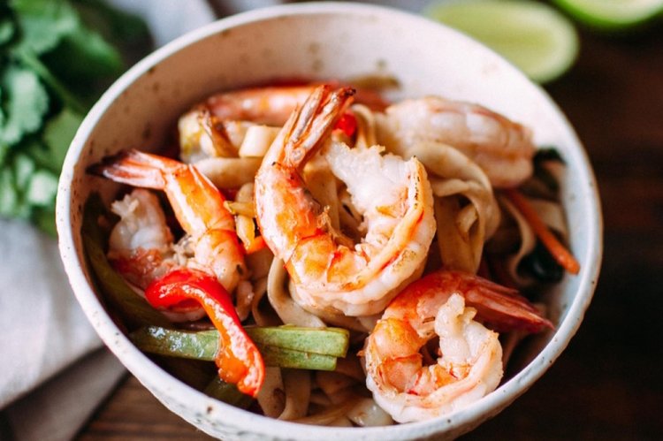 10 оригінальних рецептів локшини вок з креветками