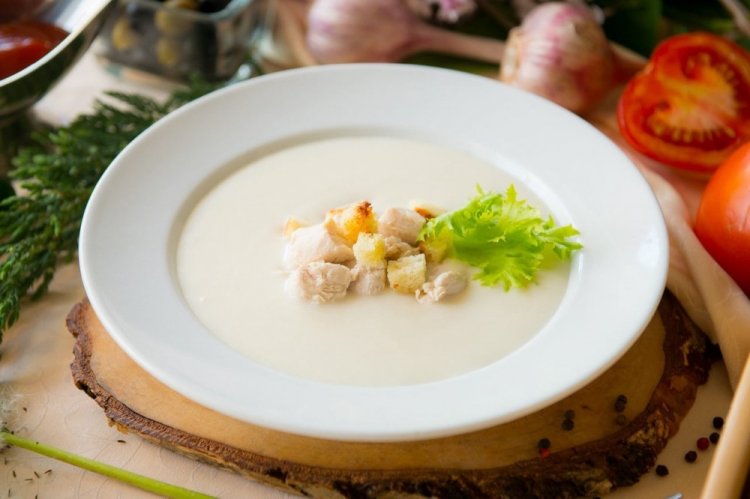 12 вершкових супів з куркою, які варто приготувати