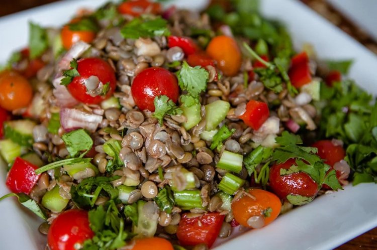 20 вегетаріанських салатів, які припадуть до смаку кожному