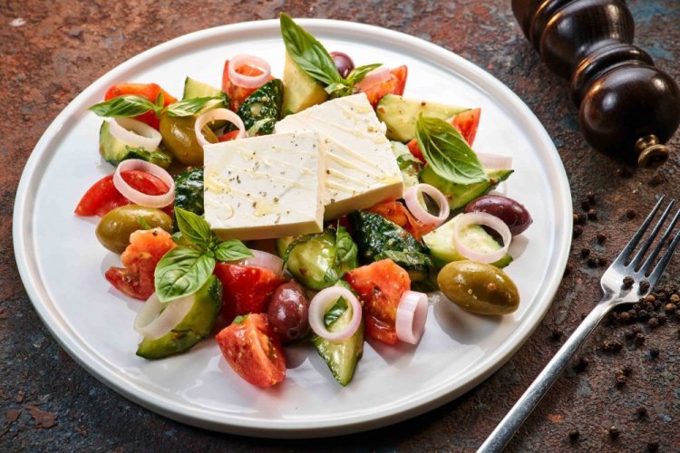 20 вегетаріанських салатів, які припадуть до смаку кожному