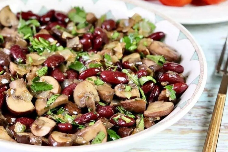 20 вегетаріанських салатів, які припадуть до смаку кожному