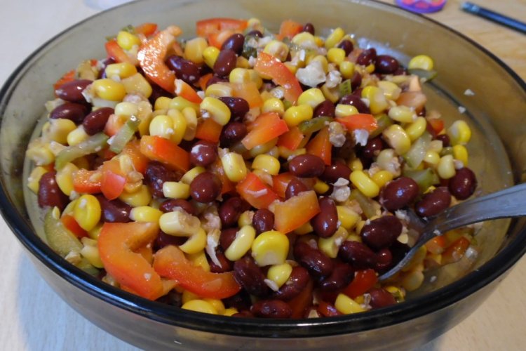 20 вегетаріанських салатів, які припадуть до смаку кожному