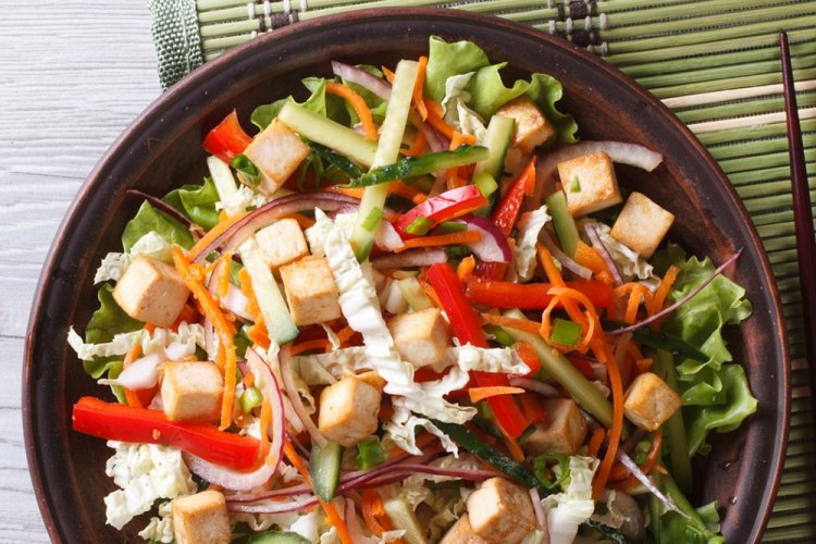 20 вегетаріанських салатів, які припадуть до смаку кожному