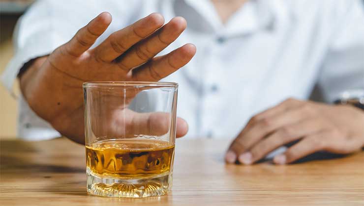 Чому не можна покладатися лише на "народні методи" лікування алкоголізму?