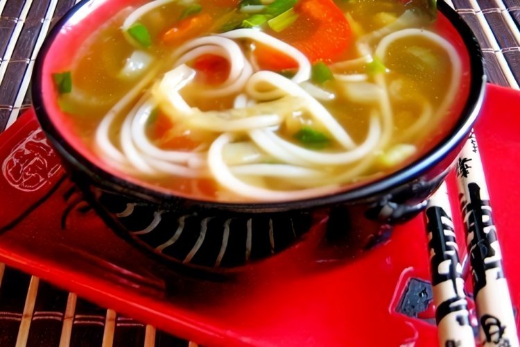 15 рецептів з рисовою локшиною, які припадуть до смаку кожному