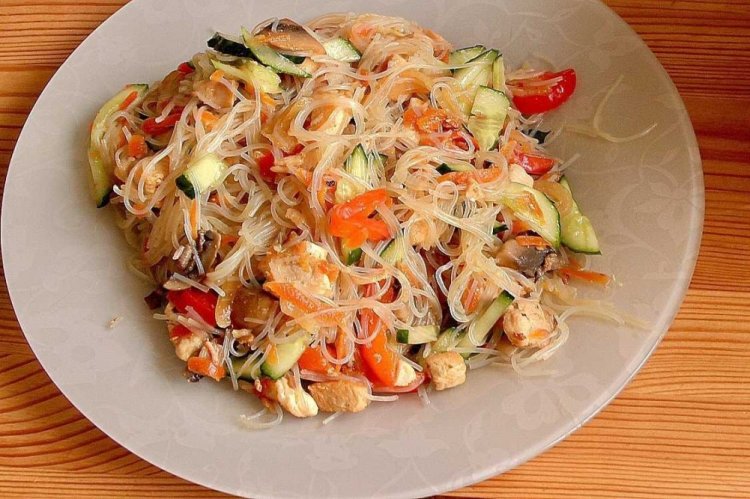 15 рецептів з рисовою локшиною, які припадуть до смаку кожному