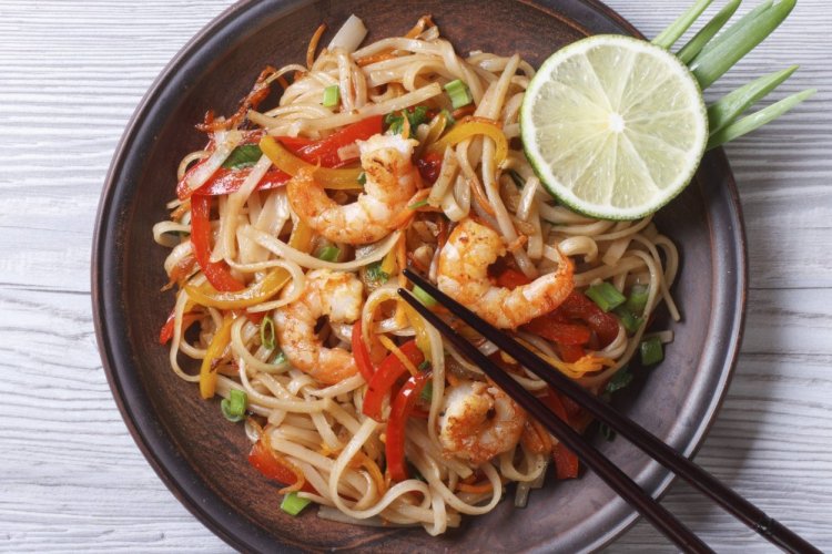 15 рецептів з рисовою локшиною, які припадуть до смаку кожному