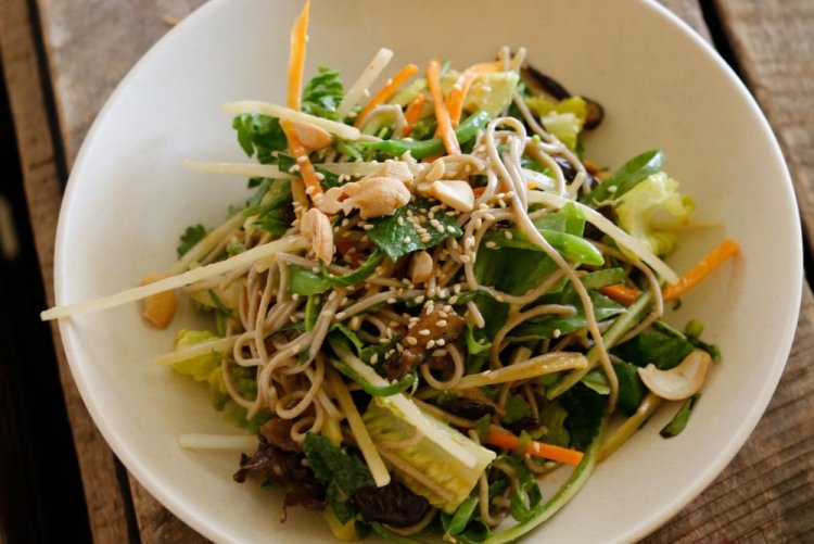 15 рецептів з рисовою локшиною, які припадуть до смаку кожному