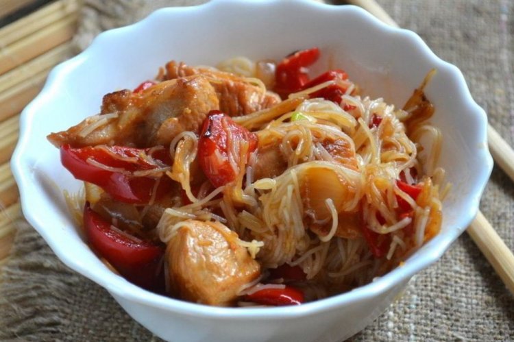 15 рецептів з рисовою локшиною, які припадуть до смаку кожному