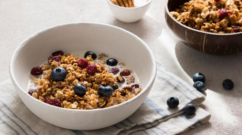 Ідеальний сніданок для контролю ваги: гранола без цукру