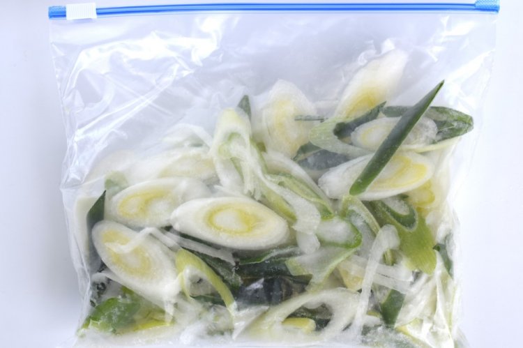 6 найкращих рецептів, як заморозити зелену цибулю на зиму